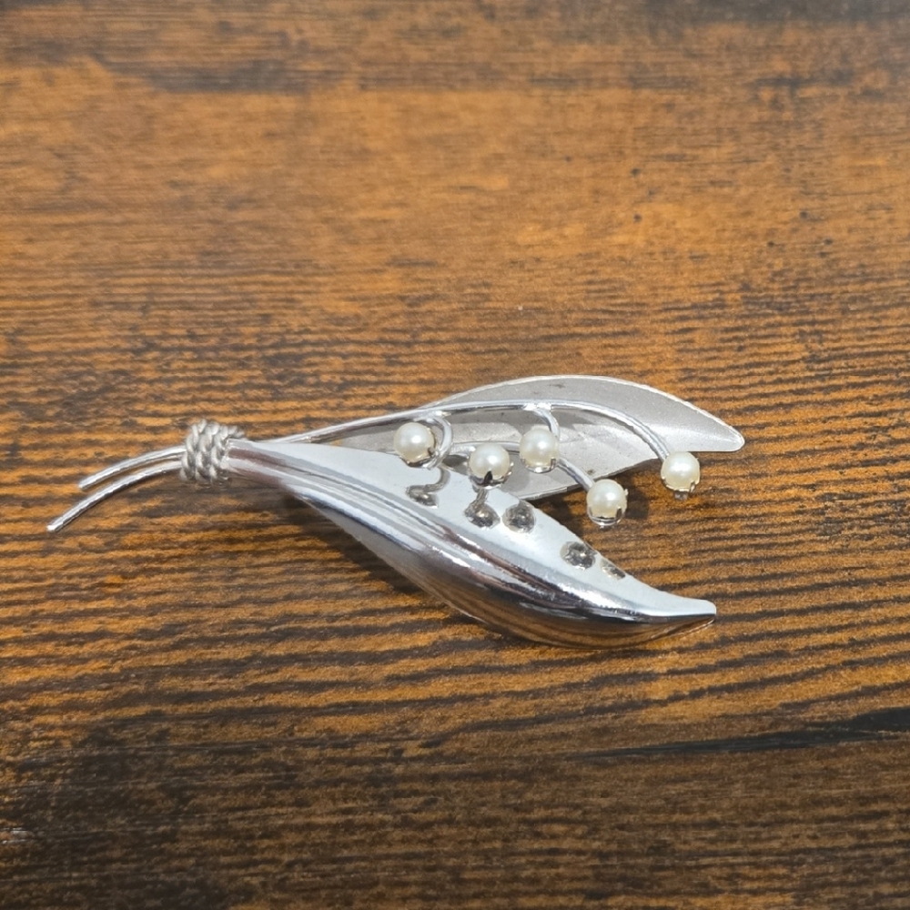 Silver Leaf Pendant with Cultured Pearls